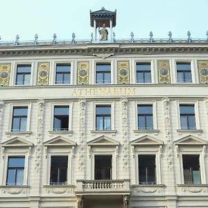  Хостел Maverick Athenaeum