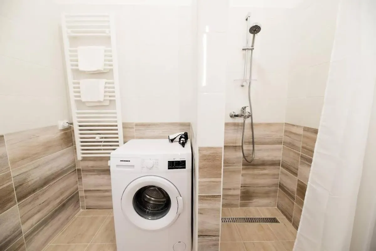 Extra Central Brand New Large Home With Air Con Budapest Holiday home