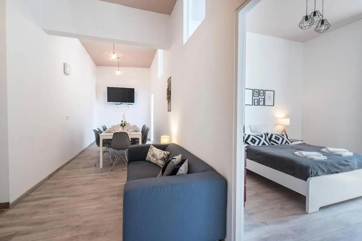 Holiday home Extra Central Brand New Large Home With Air Con Budapest