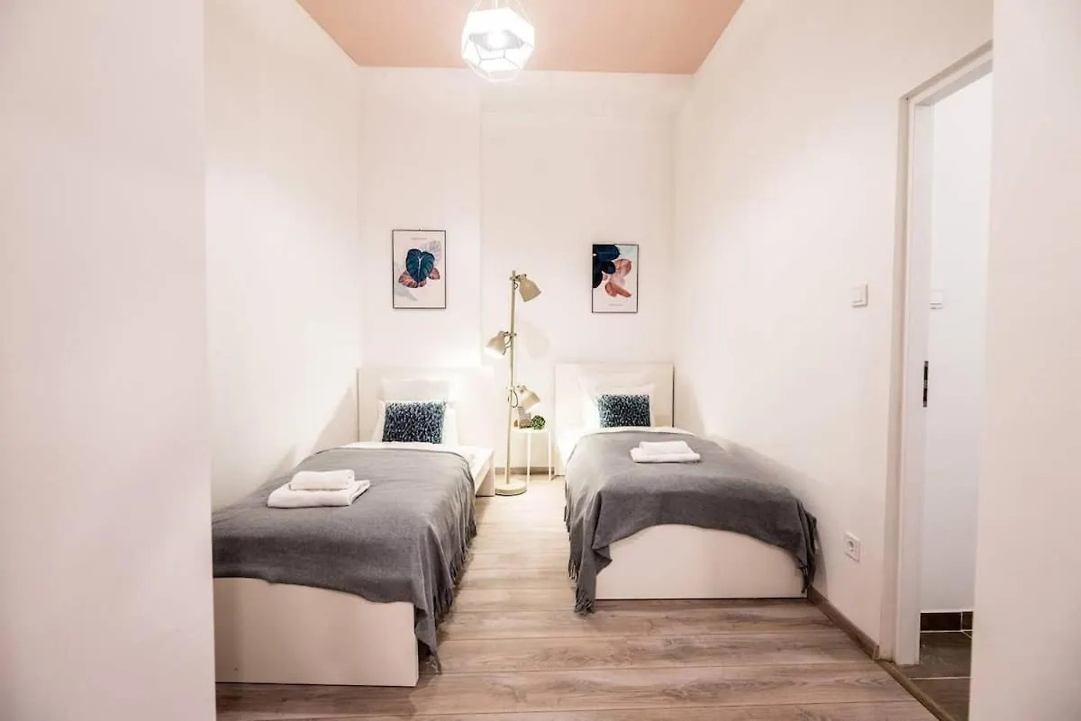 Extra Central Brand New Large Home With Air Con Budapest Holiday home