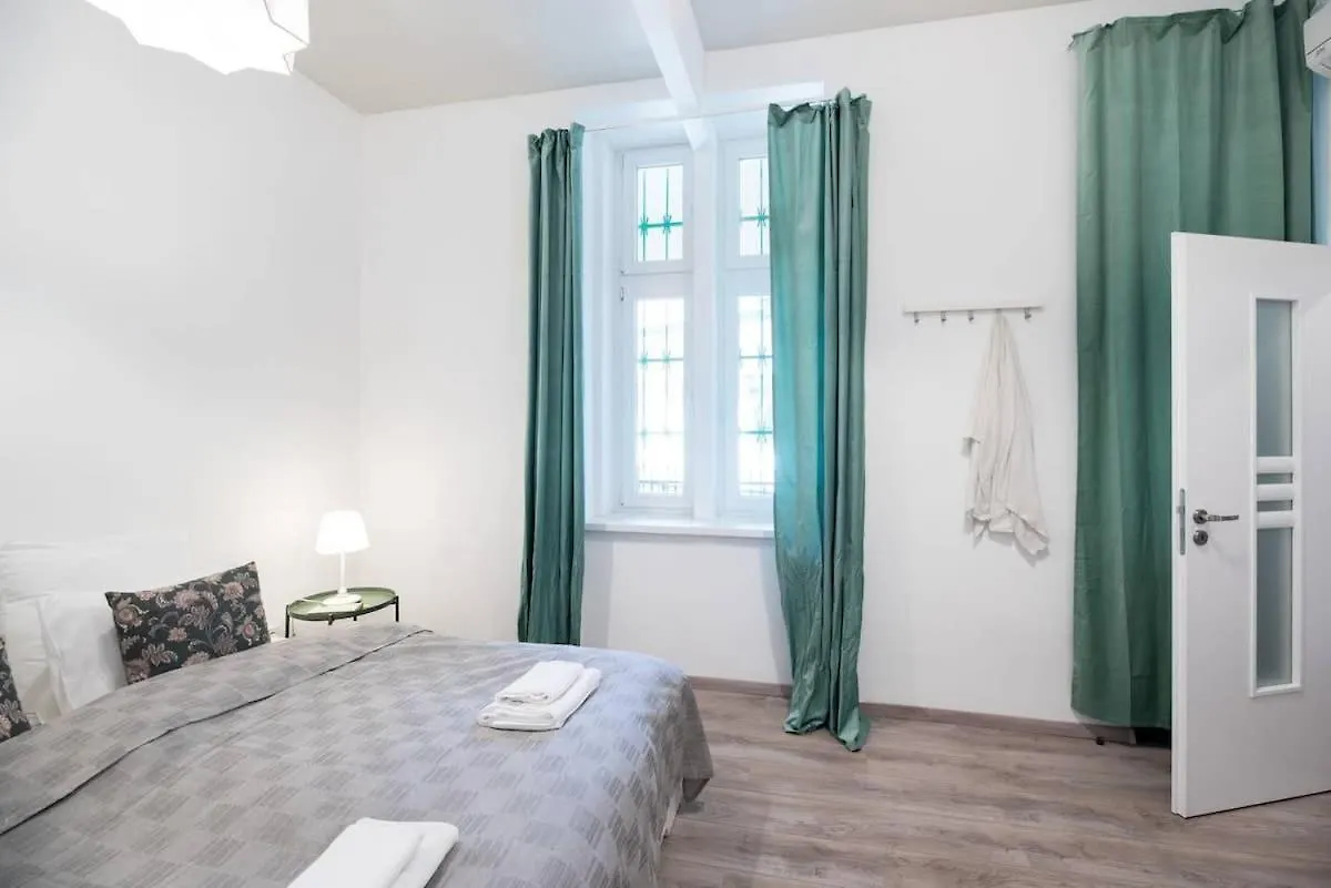 Extra Central Brand New Large Home With Air Con Budapest