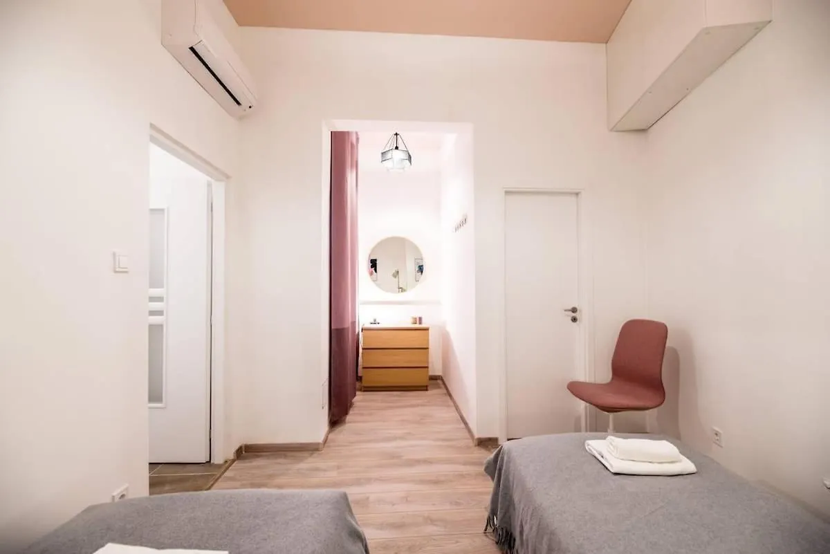 Extra Central Brand New Large Home With Air Con Budapest Holiday home