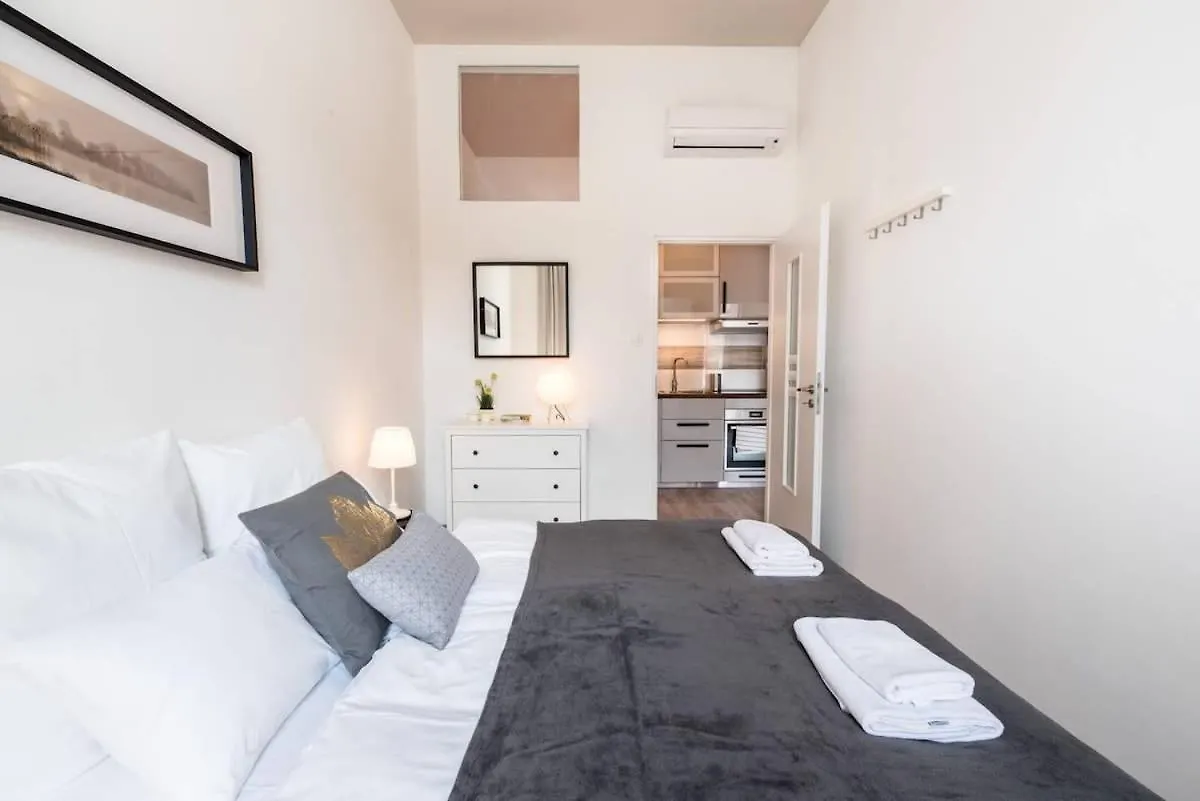 Extra Central Brand New Large Home With Air Con Budapest