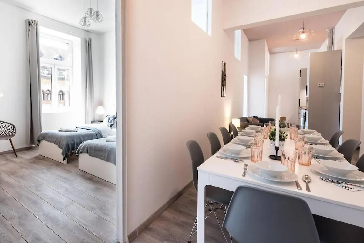 Extra Central Brand New Large Home With Air Con Budapest