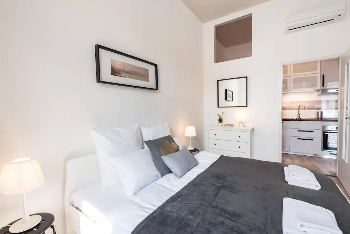 Extra Central Brand New Large Home With Air Con Budapest