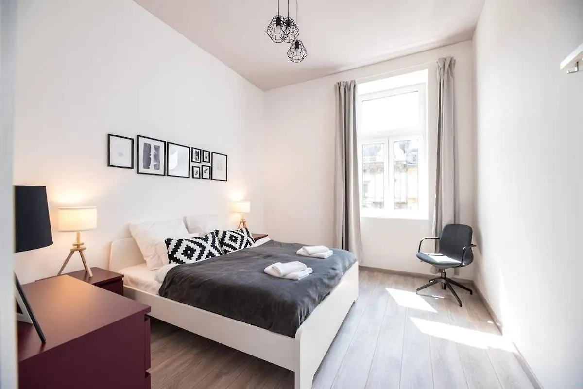 Extra Central Brand New Large Home With Air Con Budapest